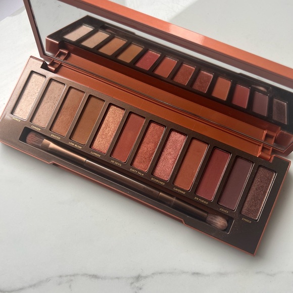 Urban Decay Heat Palette - Picture 1 of 4